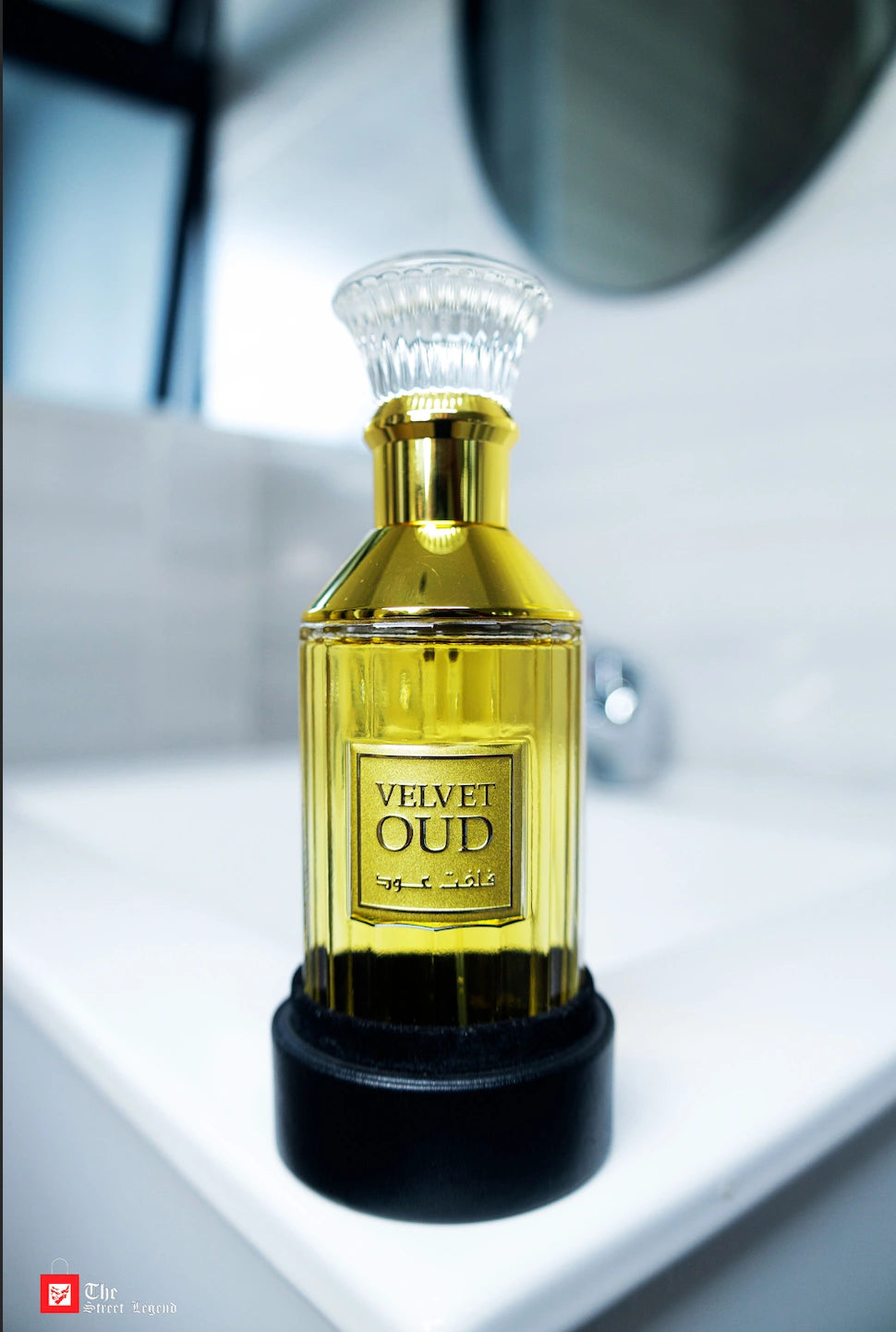 Velvet Oud Eau De Parfum (30ml) by the popular Middle Eastern fragrance house Lattafa Perfumes.