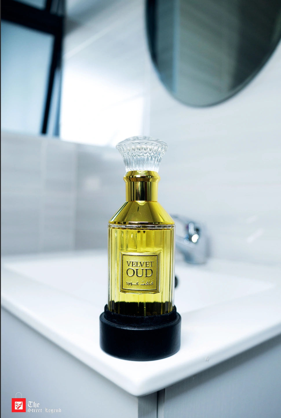 Velvet Oud Eau De Parfum (30ml) by the popular Middle Eastern fragrance house Lattafa Perfumes.