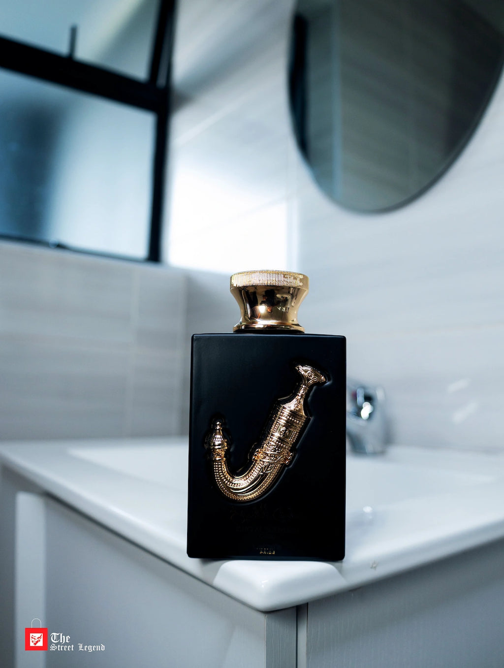 Ishq Al Shuyukh Gold from the premium Lattafa Pride line